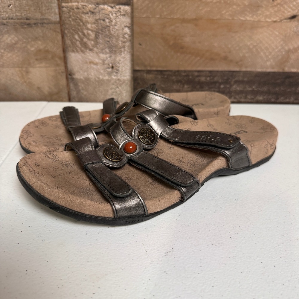 Taos Sandals Womens 9 Metallic Pewter Adjustable Medallion Comfort Strappy Prize